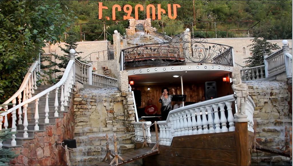 Erzrum Hotel Ереван Экстерьер фото